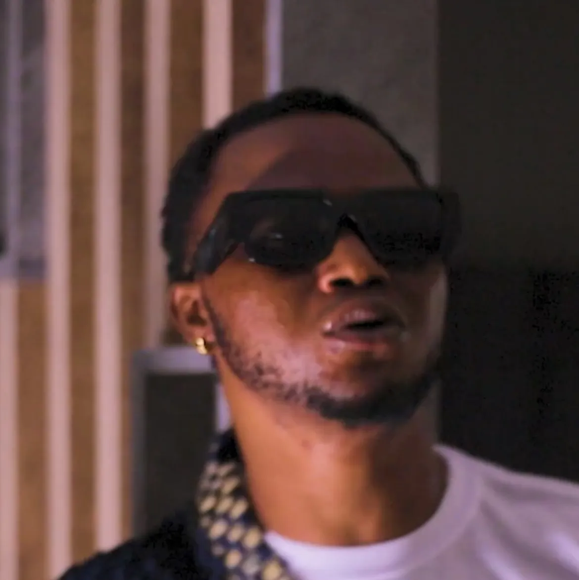 Yung Effissy - Horla Mompha